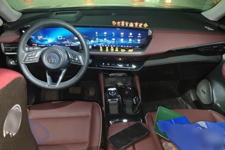 Used Buick Envision 2026 Model Equinox Plus 28T Two-Wheel-Drive Platinum Edition Center Console