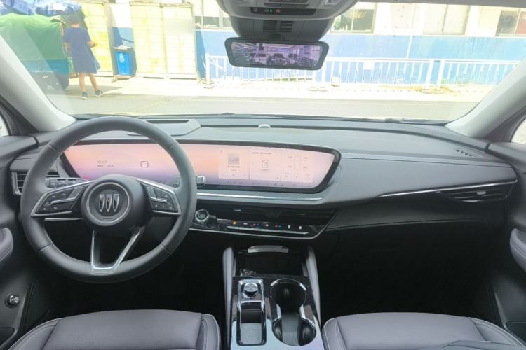 Used Buick Envision 2026 Model Equinox Plus 28T Two-Wheel-Drive Platinum Edition Center Console