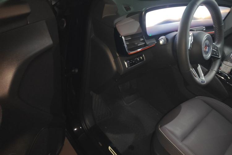Used Buick Envision 2026 Model Equinox Plus 28T Two-Wheel-Drive Platinum Edition Driver Seat