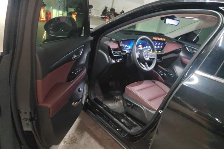 Used Buick Envision 2026 Model Equinox Plus 28T Two-Wheel-Drive Platinum Edition Driver Seat