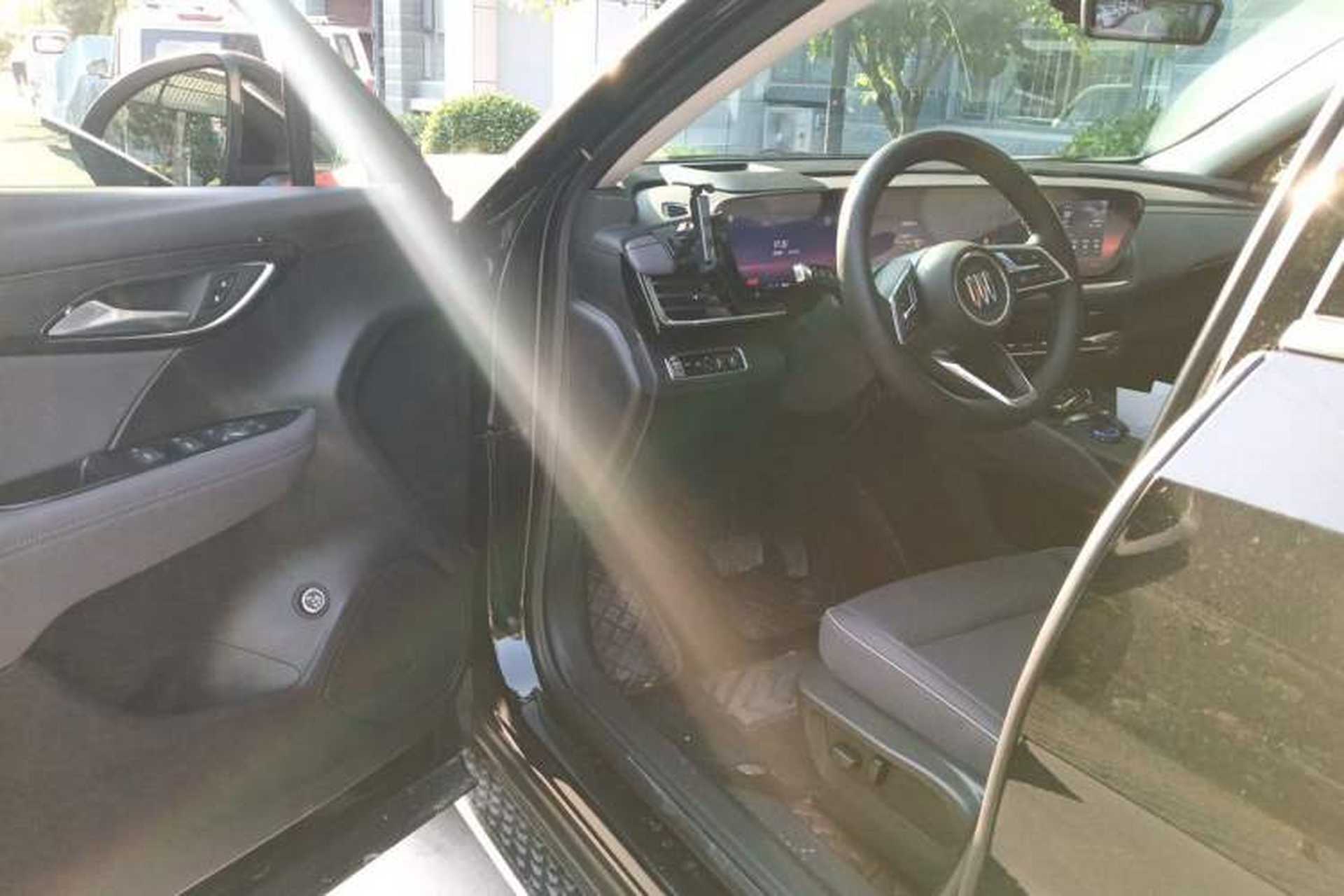 Used Buick Envision 2026 Model Equinox Plus 28T Two-Wheel-Drive Platinum Edition Driver Seat