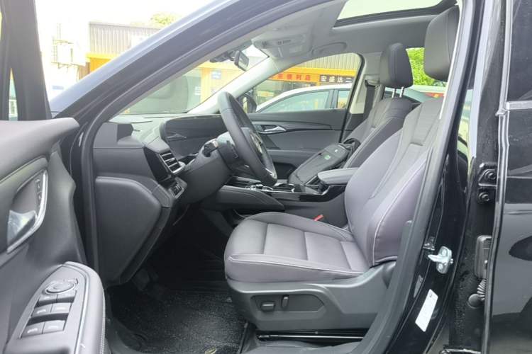 Used Buick Envision 2026 Model Equinox Plus 28T Two-Wheel-Drive Platinum Edition Driver Seat