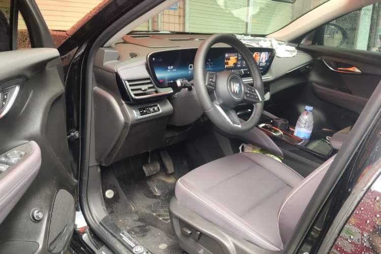 Used Buick Envision 2026 Model Equinox Plus 28T Two-Wheel-Drive Platinum Edition Driver Seat
