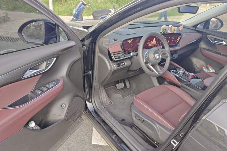 Used Buick Envision 2026 Model Equinox Plus 28T Two-Wheel-Drive Platinum Edition Driver Seat
