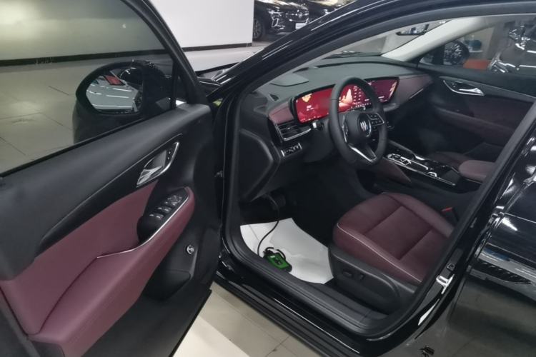 Used Buick Envision 2026 Model Equinox Plus 28T Two-Wheel-Drive Platinum Edition Driver Seat