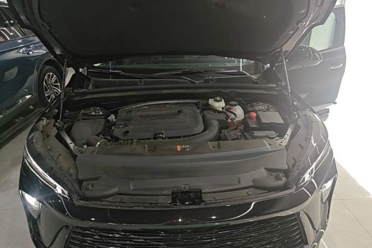 Used Buick Envision 2026 Model Equinox Plus 28T Two-Wheel-Drive Platinum Edition Engine Bay