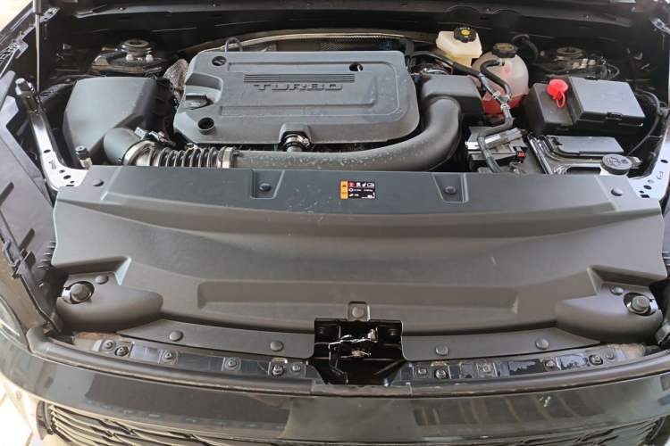 Used Buick Envision 2026 Model Equinox Plus 28T Two-Wheel-Drive Platinum Edition Engine Bay