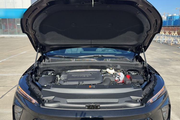Used Buick Envision 2026 Model Equinox Plus 28T Two-Wheel-Drive Platinum Edition Engine Bay