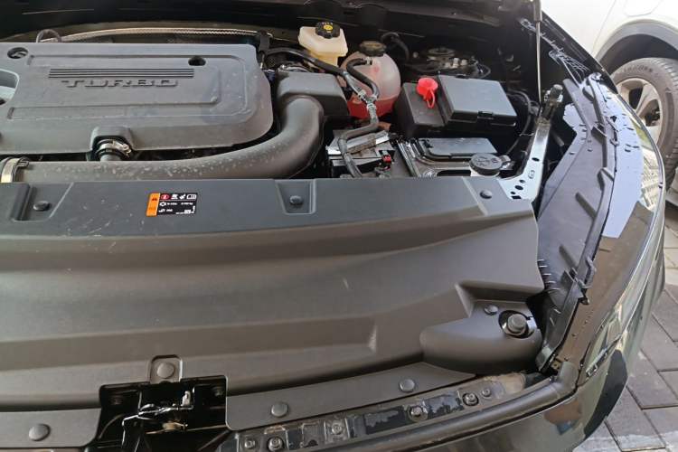 Used Buick Envision 2026 Model Equinox Plus 28T Two-Wheel-Drive Platinum Edition Engine Bay Left