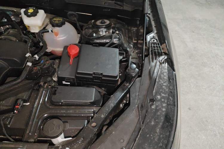 Used Buick Envision 2026 Model Equinox Plus 28T Two-Wheel-Drive Platinum Edition Engine Bay Left