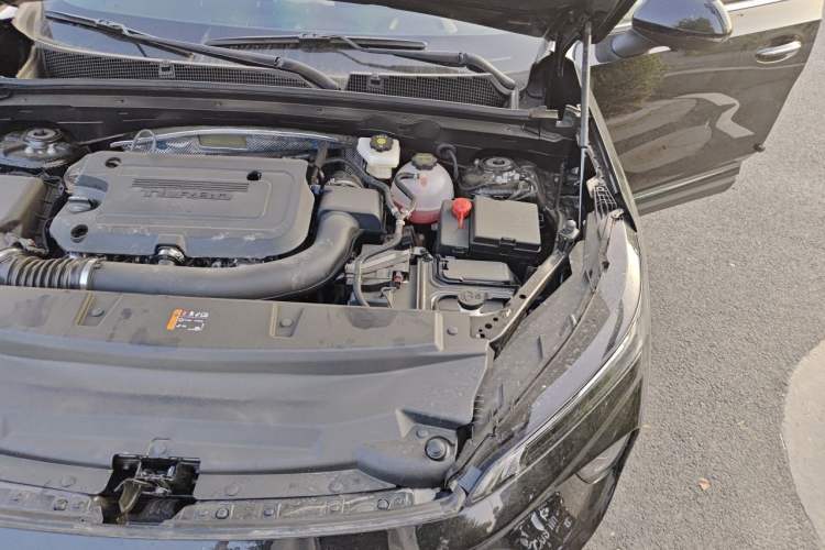 Used Buick Envision 2026 Model Equinox Plus 28T Two-Wheel-Drive Platinum Edition Engine Bay Left