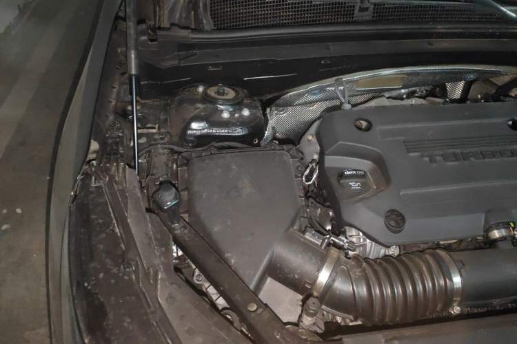 Used Buick Envision 2026 Model Equinox Plus 28T Two-Wheel-Drive Platinum Edition Engine Bay Right