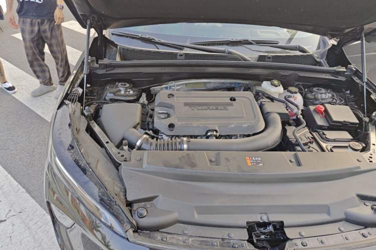 Used Buick Envision 2026 Model Equinox Plus 28T Two-Wheel-Drive Platinum Edition Engine Bay Right