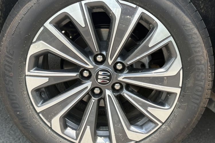 Used Buick Envision 2026 Model Equinox Plus 28T Two-Wheel-Drive Platinum Edition Exterior 5