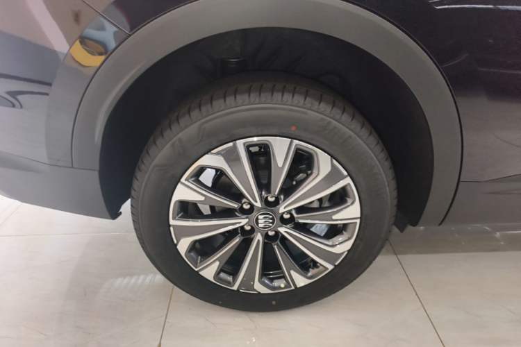 Used Buick Envision 2026 Model Equinox Plus 28T Two-Wheel-Drive Platinum Edition Exterior 5