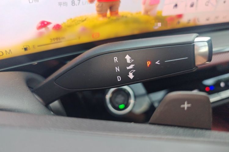 Used Buick Envision 2026 Model Equinox Plus 28T Two-Wheel-Drive Platinum Edition Gear Lever