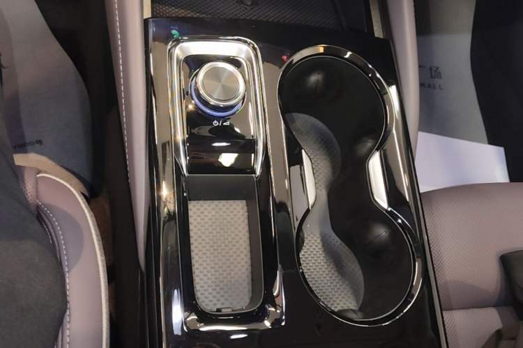 Used Buick Envision 2026 Model Equinox Plus 28T Four-Wheel-Drive Platinum Edition Gear Lever