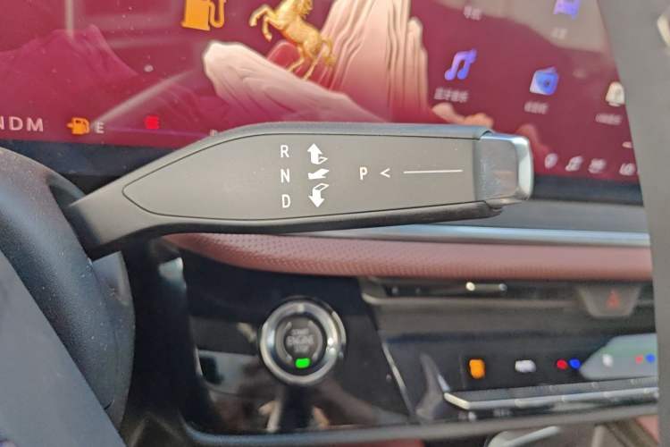 Used Buick Envision 2026 Model Equinox Plus 28T Two-Wheel-Drive Platinum Edition Gear Lever