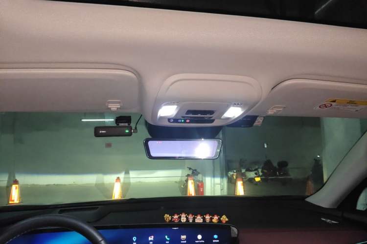 Used Buick Envision 2026 Model Equinox Plus 28T Two-Wheel-Drive Platinum Edition Headliner