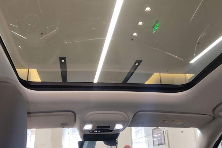 Used Buick Envision 2026 Model Equinox Plus 28T Four-Wheel-Drive Platinum Edition Headliner