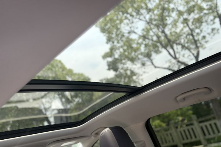 Used Buick Envision 2026 Model Equinox Plus 28T Two-Wheel-Drive Platinum Edition Headliner