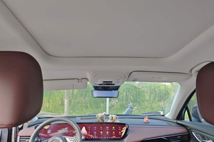 Used Buick Envision 2026 Model Equinox Plus 28T Two-Wheel-Drive Platinum Edition Headliner