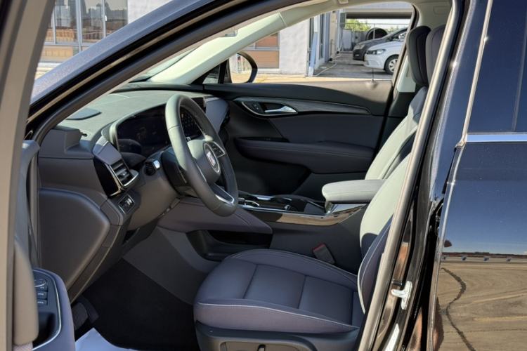 Used Buick Envision 2026 Model Equinox Plus 28T Two-Wheel-Drive Platinum Edition Interior 1