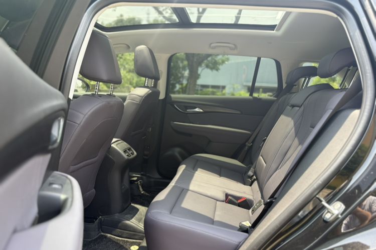 Used Buick Envision 2026 Model Equinox Plus 28T Two-Wheel-Drive Platinum Edition Interior 2