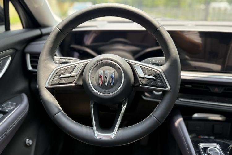 Used Buick Envision 2026 Model Equinox Plus 28T Two-Wheel-Drive Platinum Edition Interior 3