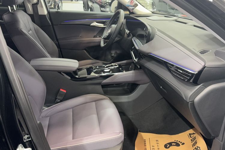 Used Buick Envision 2026 Model Equinox Plus 28T Four-Wheel-Drive Platinum Edition Interior 3