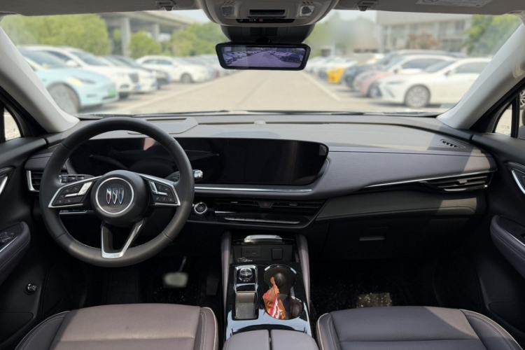 Used Buick Envision 2026 Model Equinox Plus 28T Two-Wheel-Drive Platinum Edition Interior 4