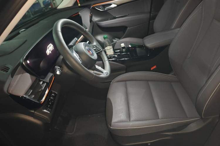 Used Buick Envision 2026 Model Equinox Plus 28T Two-Wheel-Drive Platinum Edition Left Front Seat