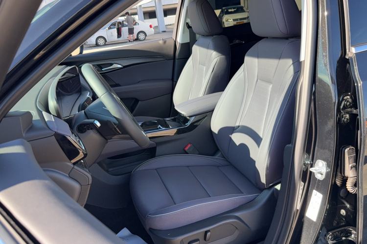 Used Buick Envision 2026 Model Equinox Plus 28T Two-Wheel-Drive Platinum Edition Left Front Seat