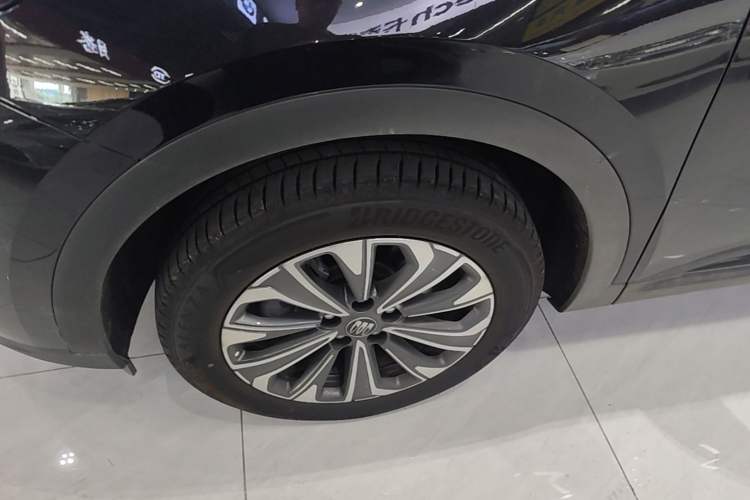 Used Buick Envision 2026 Model Equinox Plus 28T Two-Wheel-Drive Platinum Edition Left Front Wheel Hub