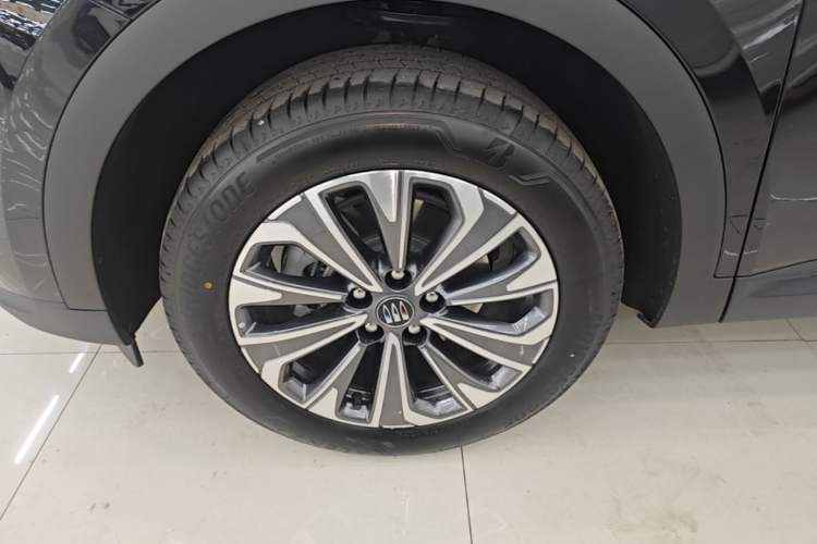 Used Buick Envision 2026 Model Equinox Plus 28T Two-Wheel-Drive Platinum Edition Left Front Wheel Hub