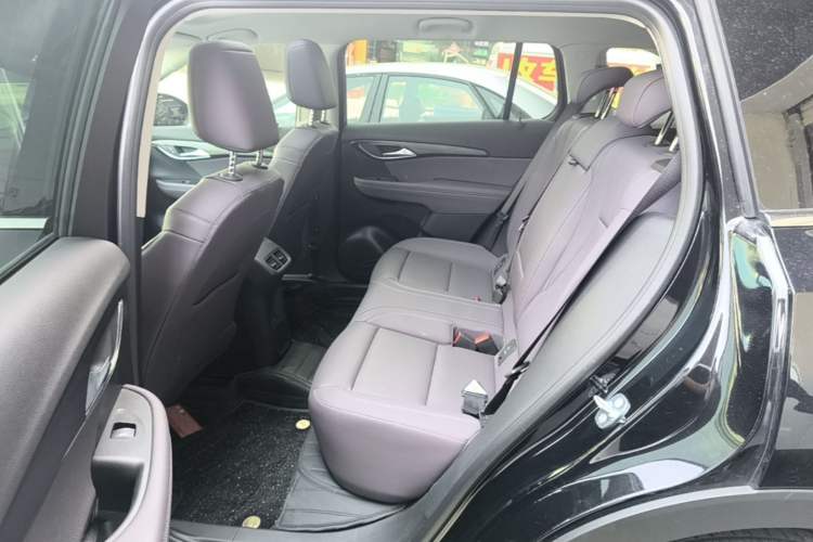 Used Buick Envision 2026 Model Equinox Plus 28T Two-Wheel-Drive Platinum Edition Left Rear Seat