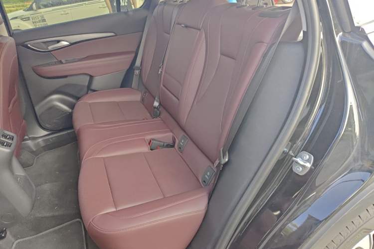 Used Buick Envision 2026 Model Equinox Plus 28T Two-Wheel-Drive Platinum Edition Left Rear Seat
