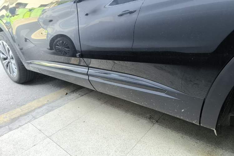 Used Buick Envision 2026 Model Equinox Plus 28T Two-Wheel-Drive Platinum Edition Left Side Sill