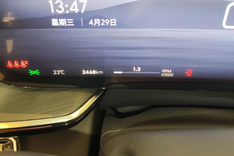 Used Buick Envision 2026 Model Equinox Plus 28T Four-Wheel-Drive Platinum Edition Odometer Close Up