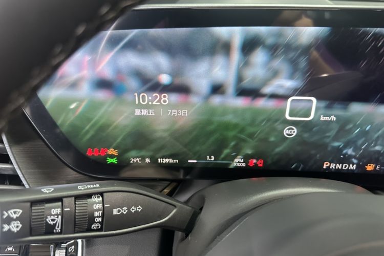 Used Buick Envision 2026 Model Equinox Plus Four-Wheel-Drive Avenir Aivia Odometer Close Up