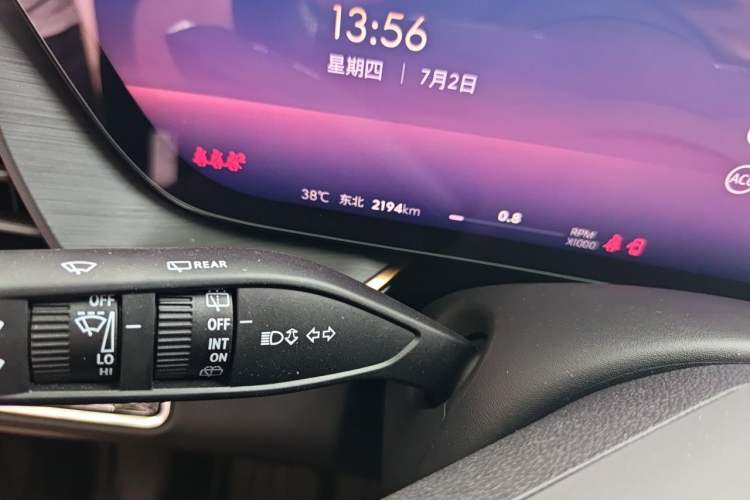 Used Buick Envision 2026 Model Equinox Plus Four-Wheel-Drive Avenir Aivia Odometer Close Up