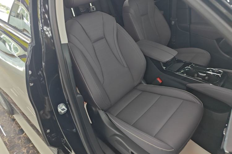 Used Buick Envision 2026 Model Equinox Plus 28T Two-Wheel-Drive Platinum Edition Right Front Seat