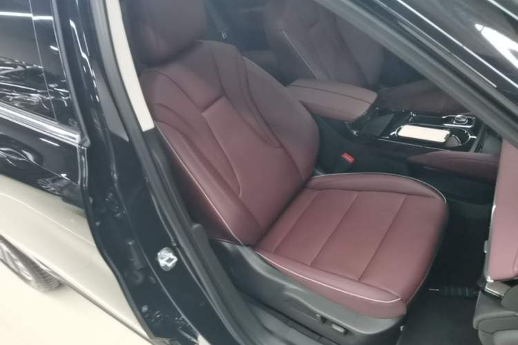 Used Buick Envision 2026 Model Equinox Plus 28T Two-Wheel-Drive Platinum Edition Right Front Seat