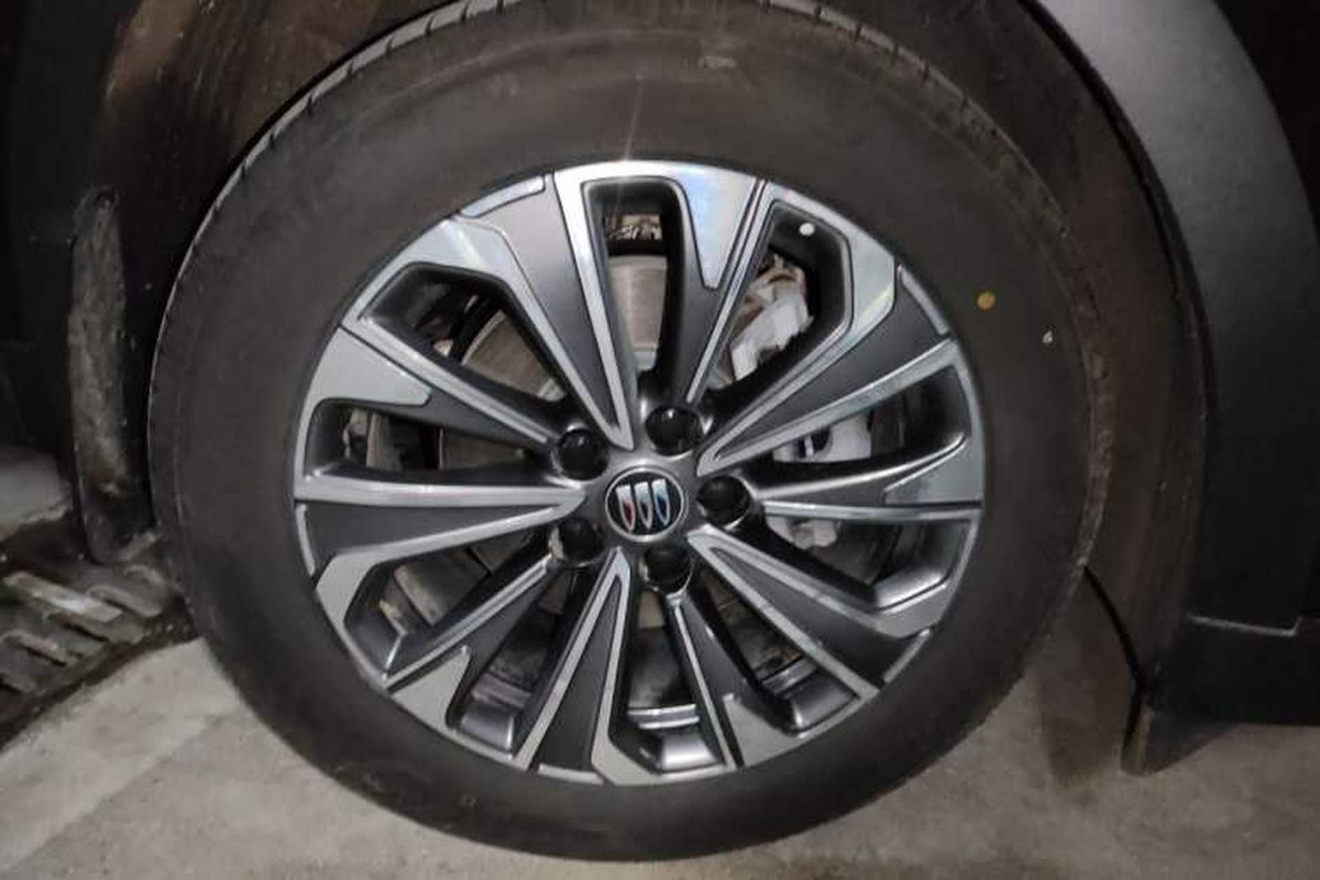 Used Buick Envision 2026 Model Equinox Plus 28T Two-Wheel-Drive Platinum Edition Right Front Wheel Hub