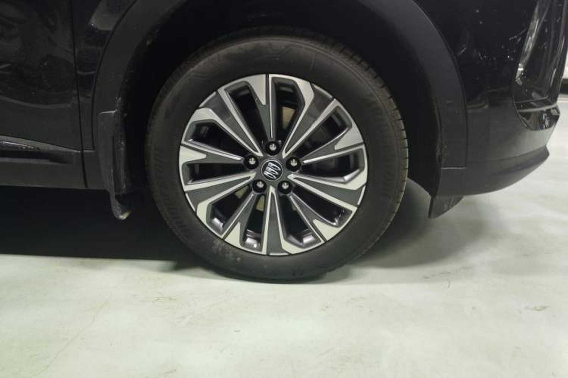 Used Buick Envision 2026 Model Equinox Plus 28T Two-Wheel-Drive Platinum Edition Right Front Wheel Hub