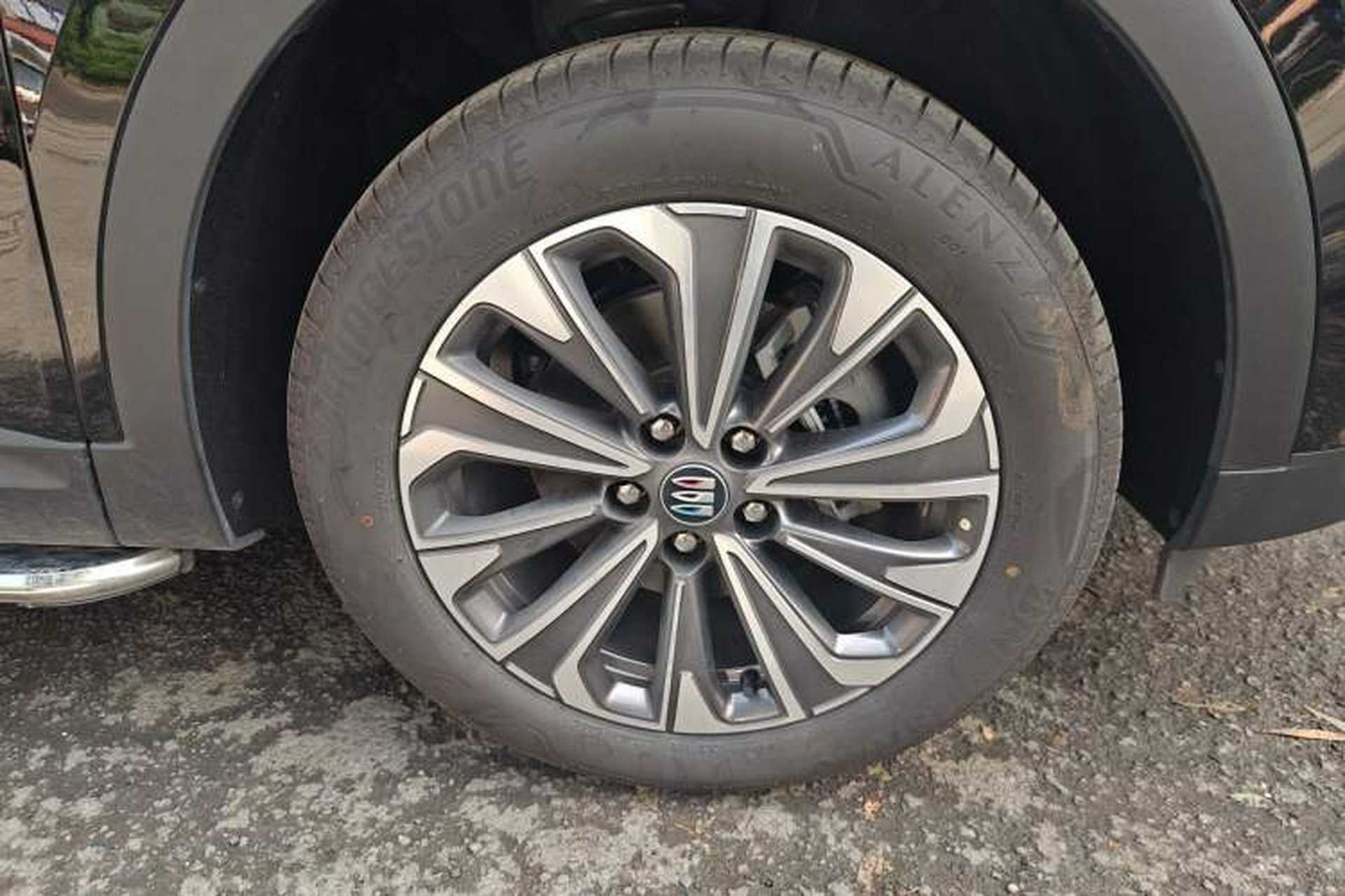 Used Buick Envision 2026 Model Equinox Plus 28T Two-Wheel-Drive Platinum Edition Right Front Wheel Hub