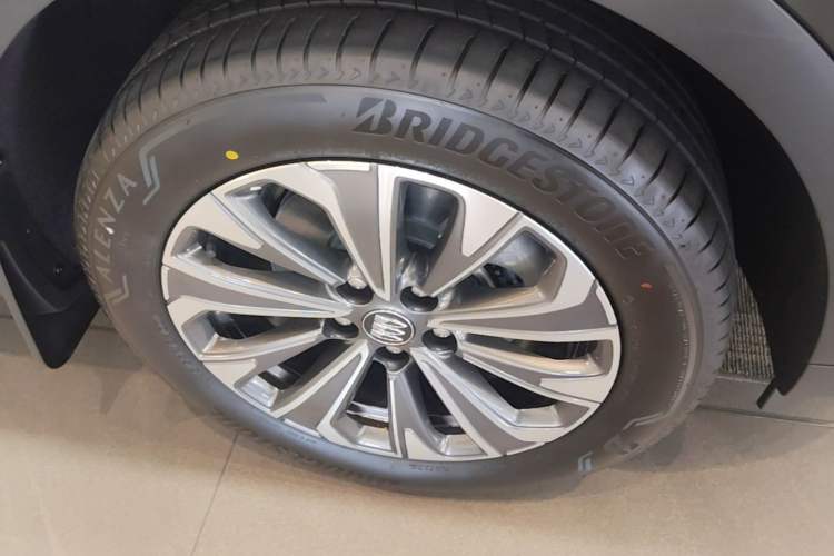 Used Buick Envision 2026 Model Equinox Plus 28T Four-Wheel-Drive Platinum Edition Right Front Wheel Hub