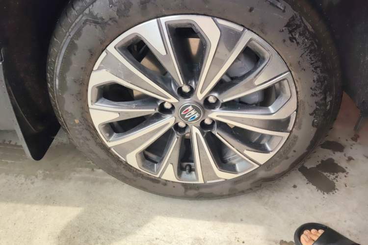 Used Buick Envision 2026 Model Equinox Plus 28T Two-Wheel-Drive Platinum Edition Right Front Wheel Hub