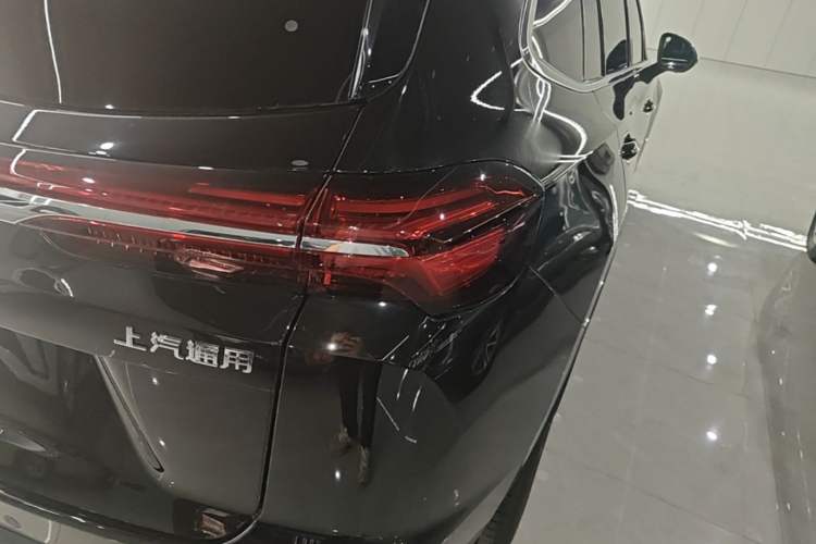 Used Buick Envision 2026 Model Equinox Plus 28T Two-Wheel-Drive Platinum Edition Right Rear Taillight