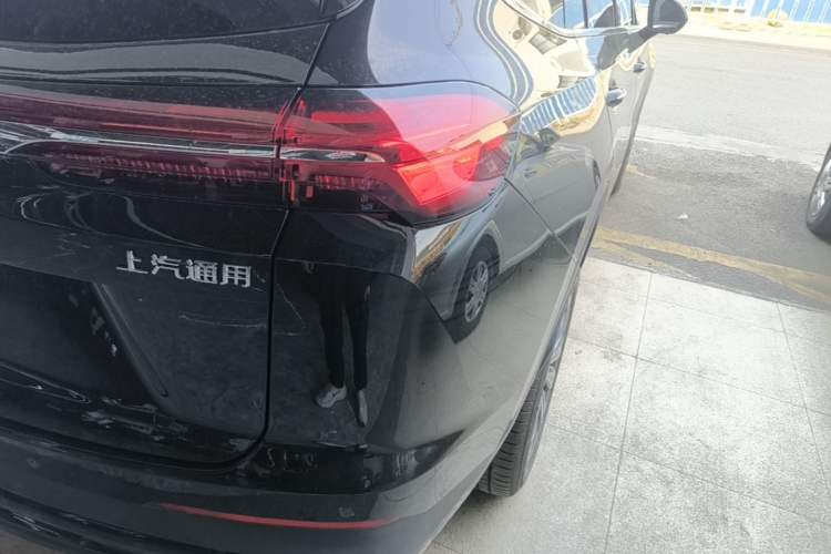 Used Buick Envision 2026 Model Equinox Plus 28T Two-Wheel-Drive Platinum Edition Right Rear Taillight